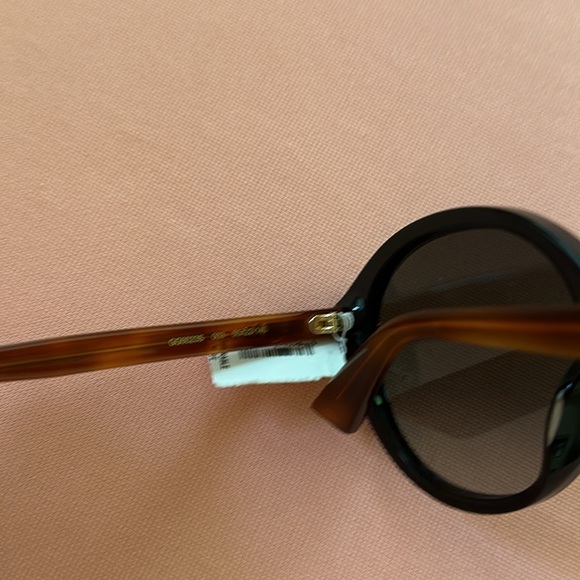 New Gucci Sun Glasses. Brown With Black Frame. - Picture 8 of 12